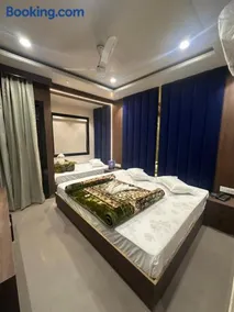 HOTEL PREMIER CHOICE - JUST 50 Meters DARGAH BULAND DARWAJA VIEW - Image 5