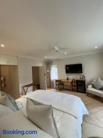 7 on Churchill Guest House - Image 2