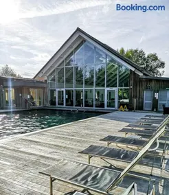 The Lakehouse Onsite Free Pools & Spa - Image 3