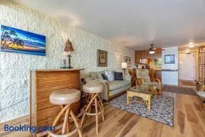 Oceanview 2BR 2BA condo with pool, AC, balcony, and beach access-Kanai A Nalu 317 - Image 4