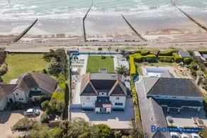 Sun Beach House - Image 2