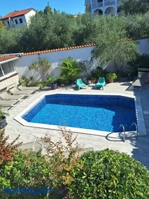 Apartment with private pool and arbor - Image 2