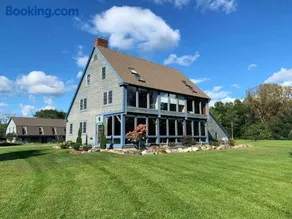 Beautiful timber frame just minutes to Middlebury! - Image 1