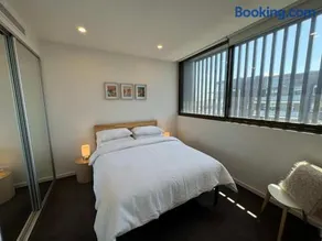 Chic Apartment Gladesville - Image 1