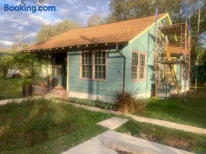 Welcoming 2-bedroom house near historic downtown Seguin - Image 3
