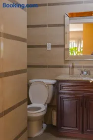 Bright & Stylish Manhattan Studio Apartment - Image 1