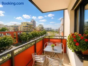 Newly Built Apartment with Free Parking & Balcony - Image 1