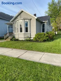 Modern oasis close to downtown & centrally located - Image 5