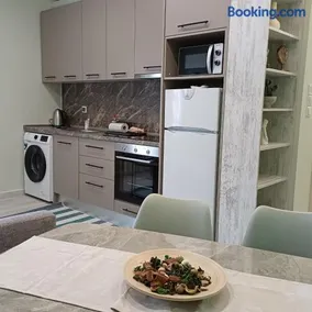 Central Modern Living Apartment 2 - Image 5