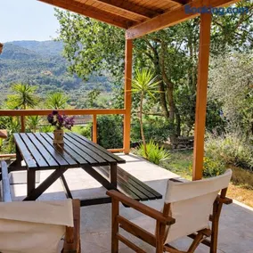 Sunshine Home - Peaceful Garden Escape & Parking - Image 1