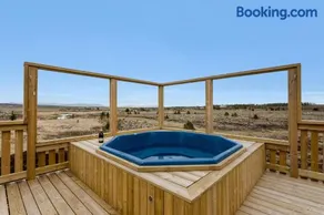 Scenic 3BR Summerhouse w HotTub Near Golden Circle - Image 3