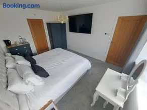 Westleigh House - Image 2