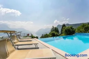 Villa Bellavista Lakeview Pool - Image 4