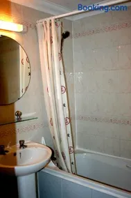 Hartland 2-Bedroom Apartments with Bfast and Parking - Image 5