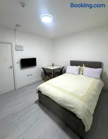 Cozy Golders Green Studio Flat - Image 1