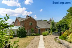 Charming Cottage - Image 4