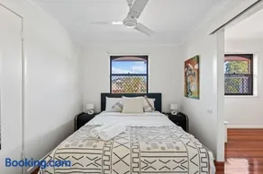 Sunny Stay 4BR with Pool in Prime Location - Image 3