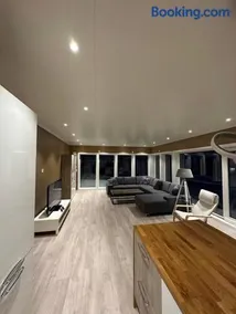 Spectacular high end apartment with amazing view - Image 2