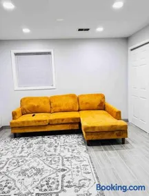 Convenient Stay near Chicago Ohare Airport with King Beds and Coffee - Image 2