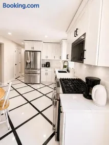 Modern 2 bed Apt-15mins to World Cup Stadium-30mins NYC - Image 2