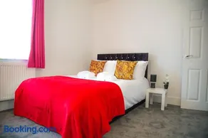 Lucky Home 15 - Near BAE, Docks, Lake District - Ideal for Trade & Family - 2 Bedrooms - One Double Bed in Each Bedroom - Max 4 Guests - Image 3