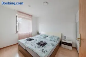 Schöne, möblierte Wohnung mit Balkon und Tiefgarage - Image 2