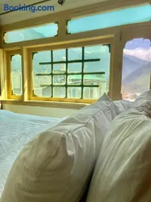 Dream Palace Naran - Image 4