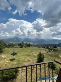 Appartement Cosy avec Vue Montagne, Balcon & Parking Gratuit - Image 1