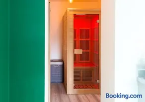 PopArt Studio CITY CENTRE SAUNA BALCONY, PRIVATE PARKING, WIFI NETFLIX- HAVEN4u - Image 4