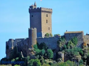 Appartement Spacieux avec Jardin Privatif, Proche du Puy-en-Velay et d'un Golf, WiFi Inclus - FR-1-582-286 - Image 1