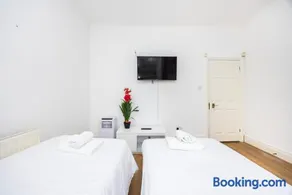 Larger Groups Apartment close to Excel CanaryWharf 02 with Parking - Image 5