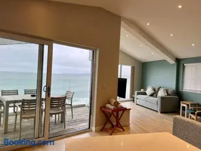 Stylish 3-Bed Seaview Retreat with Balcony - Steps from the Beach - Westward Ho! - Image 5