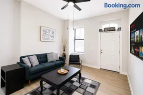 Pet-Friendly Soulard 2BR - King Bed - In-Unit Laundry - Walkable - Image 3