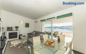 3 Bedroom Nice Apartment In Miskovici - Image 3