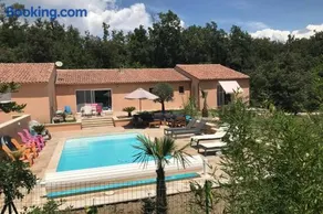 Logement avec terrasse attenant à une villa - Image 1
