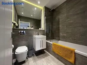 Grosvenor Rd - 2-Bedrooms - Sleeps 5 - Parking - Image 3