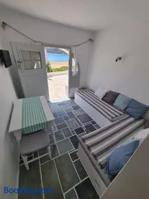 Beautiful seaside house on the beach - Image 1