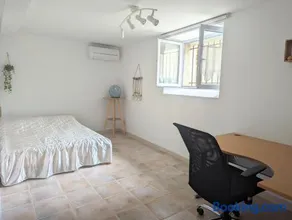 Chambre climatisée 2 places plus une place Bébé 0-3 ans, salle de bain et WC en espace privatif - Image 1