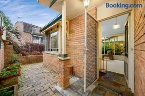 Hornsby Stay Near Station & Shops - Image 3