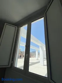 Petit Maison - Image 2