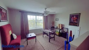 Spacious Wilmington Retreat - Image 2