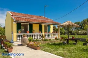 Teta's Holiday Home - Image 2