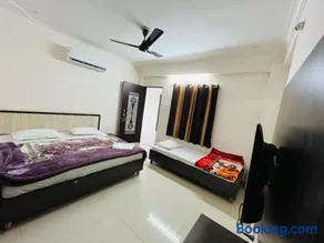 Hotel Chandram 966o9o1oo6 - 400mtr I 7min walking from ShreeNath Ji temple Nathdwara By SK - Image 5