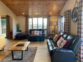 Kingfisher Lodge with Hot Tub - Image 3