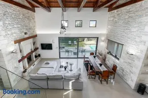 FREE Breakfast, Villa Dreamcatcher with Outdoor and Indoor Pool, Playroom and Home Cinema - Image 3