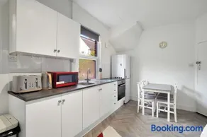 Garden Flat In Watford - Image 2