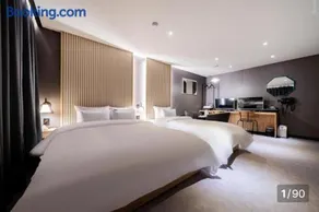 Day & Night Hotel - Image 2