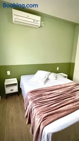 Ap de 2 quartos com AR, wifi e garagem - Bairro tranquilo - Image 2