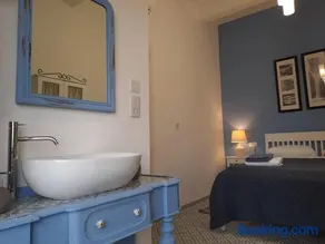 Door Nine -Townhouse with harbour views - Image 4