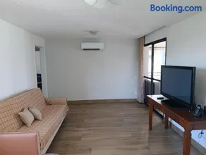 Apt 2 Qts com suite, recepção 24hrs, piscina e academia - Image 1
